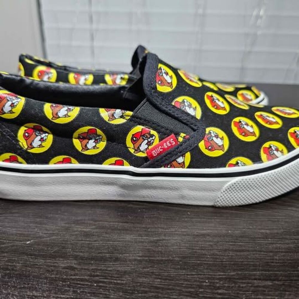 Buc-ee’s Slip On Shoes All Over Beaver Logo Women’s 7 Youth 5 Like New - Picture 4 of 10